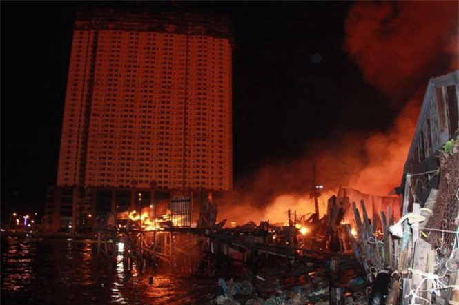 Cháy lớn chưa từng có ở Nha Trang, hàng chục căn nhà bị thiêu rụi
