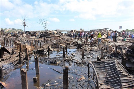 Ít nhất 70 căn nhà bị thiêu rụi trong vụ cháy kinh hoàng ở TP. Nha Trang