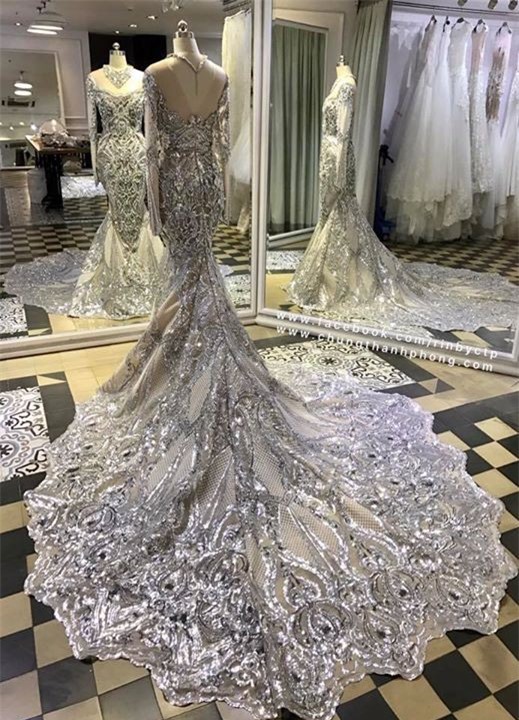 Lệ Hằng rạng rỡ khoe trang phục dạ hội tại Miss Universe 2016