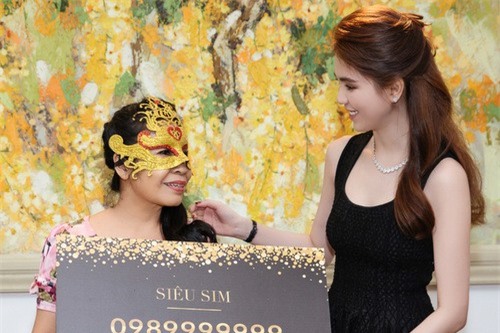 Ngọc Trinh đấu giá lại siêu sim vì đại gia không trả tiền