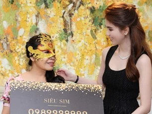 Ngọc Trinh đấu giá lại siêu sim vì đại gia không trả tiền