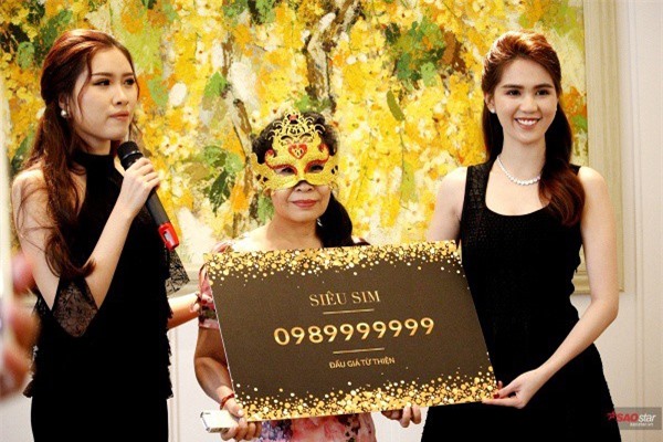 Ngọc Trinh đấu giá siêu sim và "màn hài kịch" với những diễn viên tệ