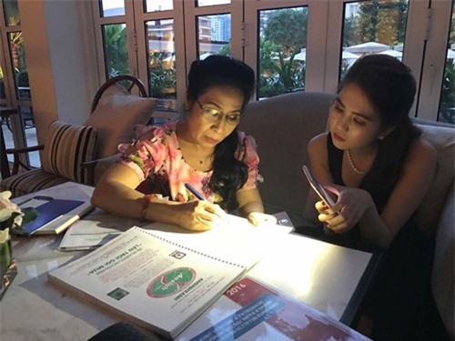 Khắc Tiệp tung bằng chứng Ngọc Trinh không diễn khi bán sim