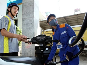 Xăng gánh tới 8.000 đồng/lít thuế môi trường: Bộ Tài chính nói gì?