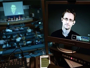 Nga gia hạn tị nạn cho "người thổi còi" Edward Snowden