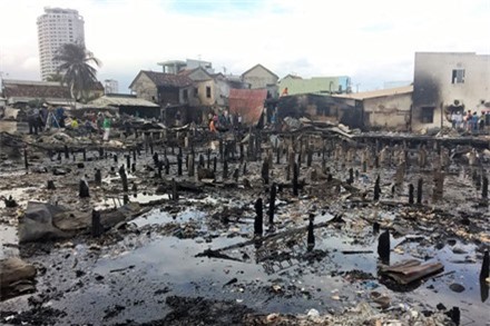 Người dân Cồn Nhất Trí lâm cảnh "màn trời chiếu đất" ngày cuối năm