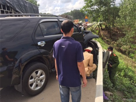 Xe Fortuner tông xe máy, hai mẹ con tử vong tại chỗ