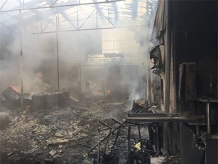 "Bà hỏa" thiêu rụi xưởng giấy ngày ông Công, ông Táo