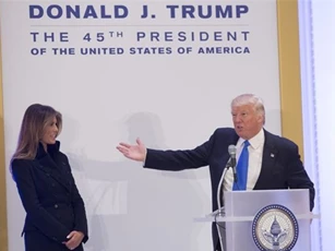 Donald Trump phải "van nài" vợ phát biểu tại lễ tiền nhậm chức