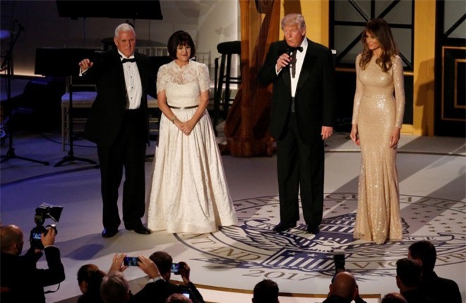 Người Nga mở tiệc sớm ăn mừng Tổng thống đắc cử Trump nhậm chức