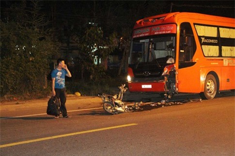 Xe khách Phương Trang tông xe máy, 1 người tử vong 