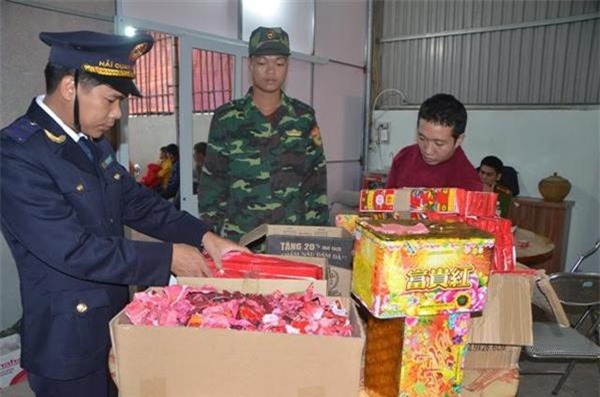 Bắt đối tượng thực hiện 3 phi vụ vận chuyển pháo lậu