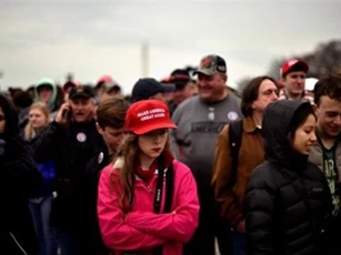 Không ngờ mũ in khẩu hiệu của Donald Trump sản xuất tại Việt Nam