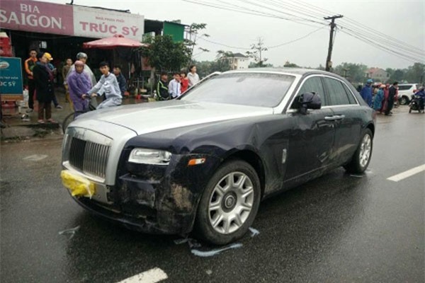 Siêu xe Rolls Royce gây tai nạn, 2 cha con thương vong