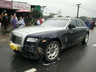 Siêu xe Rolls Royce gây tai nạn, 2 cha con thương vong