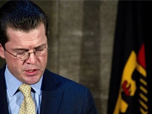 Châu Âu mượn tay của người Mỹ làm nhiều "việc xấu hổ"