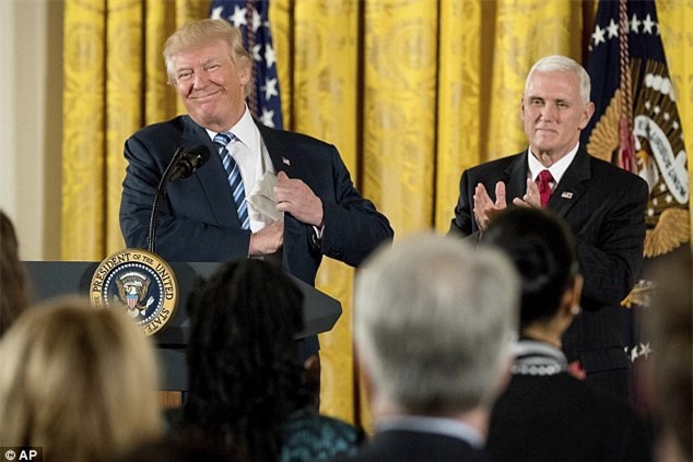 Donald Trump khen Obama viết thư rất hay