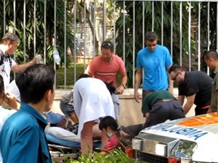 Người đàn ông nước ngoài đột quỵ giữa Sài Gòn