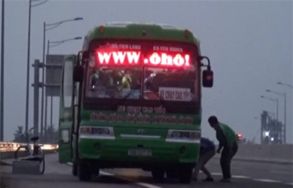 "Bến cóc" ngang nhiên "mọc" trên cao tốc Hà Nội - Hải Phòng