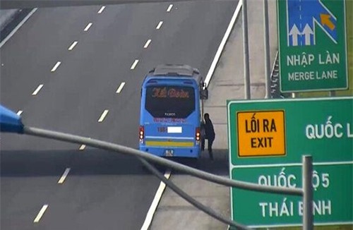 Tước bằng lái, phạt nguội 16 triệu đồng với 3 tài xế đón trả khách trên cao tốc