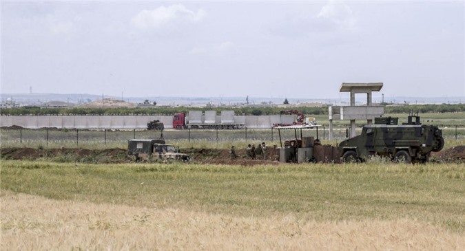 Video: Thổ Nhĩ Kỳ xây "vạn lý trường thành" trên biên giới với Syria