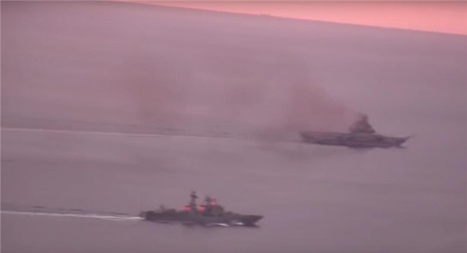 Cả một hạm đội NATO đang theo dõi các tàu Nga ở eo biển Manche 