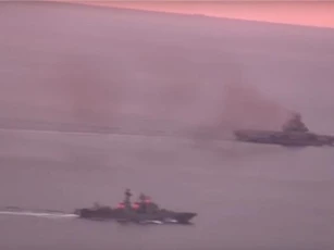 Cả một hạm đội NATO đang theo dõi các tàu Nga ở eo biển Manche