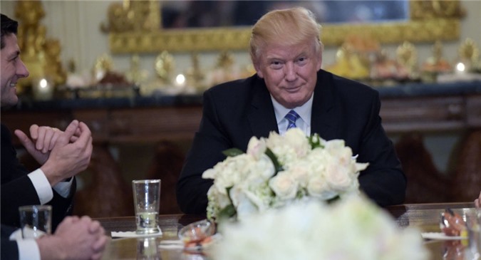 Tổng thống Donald Trump sửa soạn ký lệnh về người tị nạn từ Trung Đông?