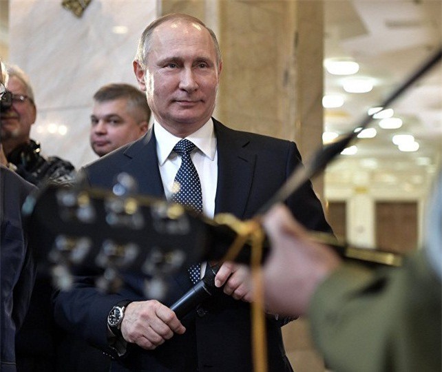 Truyền hình Mỹ ghi nhận tài ca hát của ông Putin