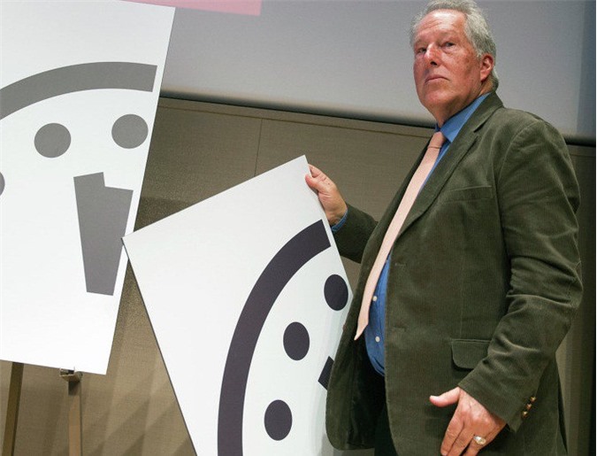 Mũi tên "giờ tận thế" dịch chuyển sớm nửa phút vì Donald Trump