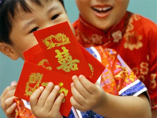 Lì xì ngày Tết như thế nào để không phản cảm?