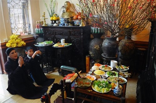 Mâm cỗ cúng Mùng 1 Tết cần những món ăn nào?