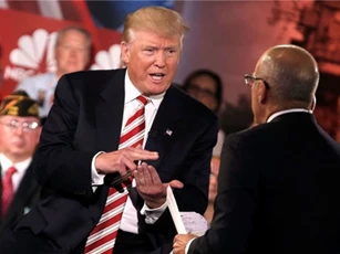 Tổng thống Donald Trump chỉ trích kịch liệt truyền thông Mỹ