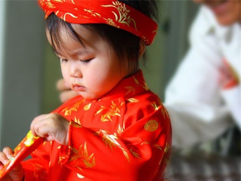 Tục lì xì ngày Tết và những kiêng kị cần biết
