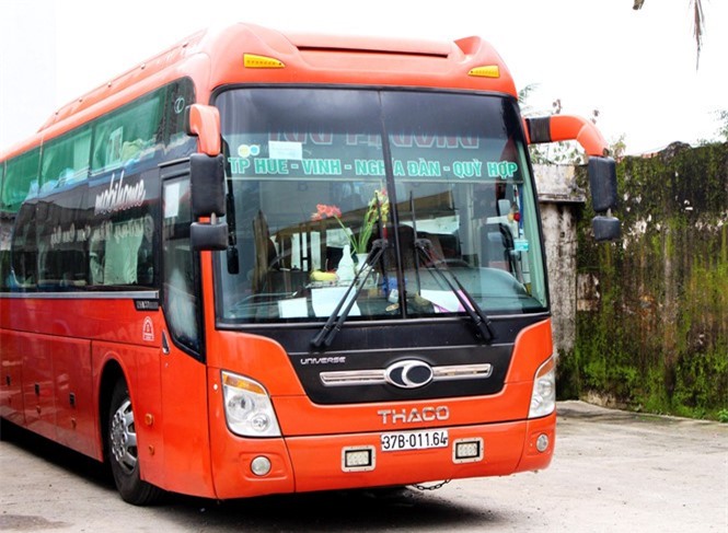 Bắt quả tang xe khách “nhồi nhét” hành khách chạy xuyên Tết