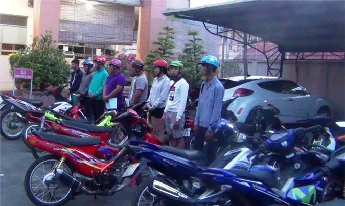 200 "quái xế" chặn một chiều Đại lộ Bình Dương làm đường đua