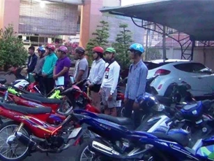200 "quái xế" chặn một chiều Đại lộ Bình Dương làm đường đua