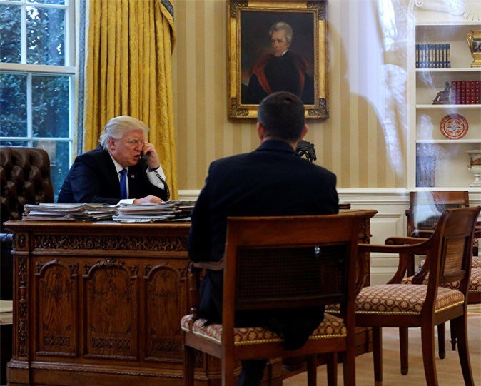 Báo chí Đức so ông Trump lúc nói chuyện với Putin và Merkel