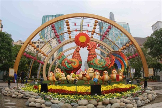 Đường hoa Nguyễn Huệ kéo dài thêm 1 ngày phục vụ