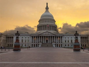 Mỹ muốn xem xét dự luật ngăn chặn Trump dỡ bỏ trừng phạt Nga