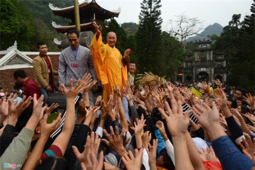 PGĐ Sở VHTTDL Hà Nội lên tiếng vụ "cướp" lộc ở chùa Hương