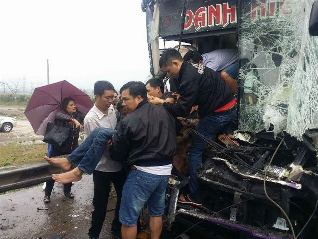 3 xe tông nhau trên quốc lộ, ùn tắc kéo dài hàng km