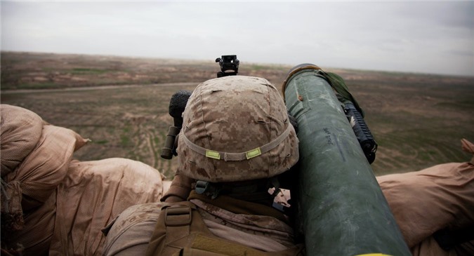 McCain "xui" Donald Trump đưa tên lửa chống tăng Javelin tới Ukraine