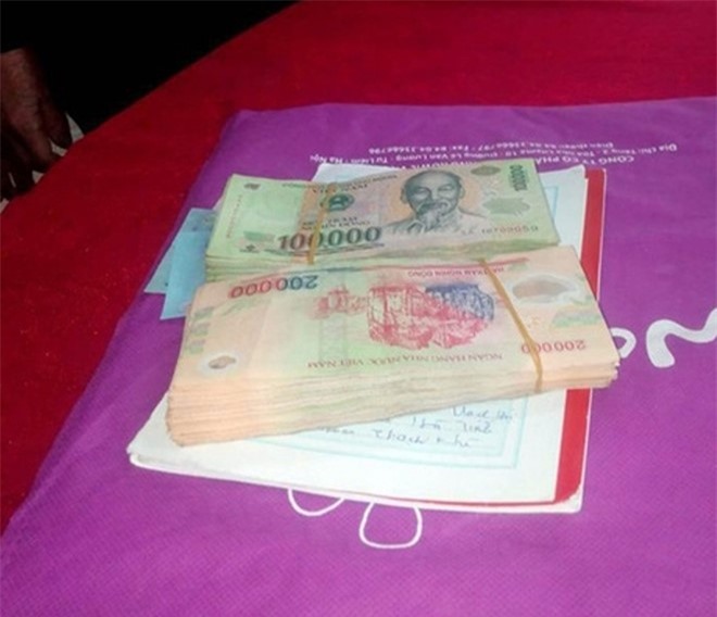 Nhặt được 40 triệu đồng, học sinh nghèo trả lại người đánh mất