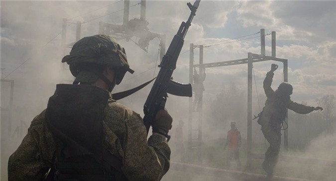 Cảnh sát chống bạo động Nga có "làn da thứ hai"