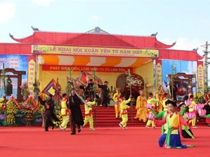 Hàng vạn du khách dự lễ khai hội Xuân Yên Tử 2017