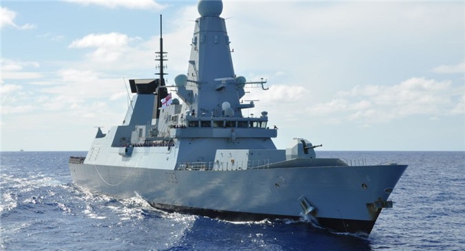 Không đề phòng tàu ngầm Nga, Anh thừa nhận mắc sai lầm