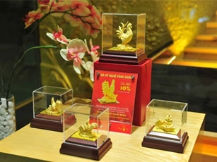 Nhà vàng bung hàng "độc" bán ngày Thần Tài