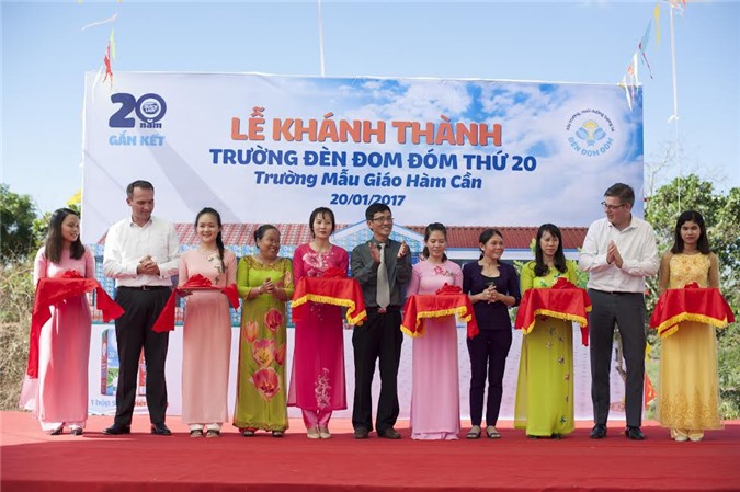 Nhãn hàng Cô Gái Hà Lan khánh thành trường Đèn Đom Đóm thứ 20