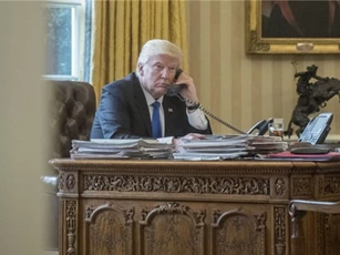 Ông Trump và Poroshenko điện đàm thảo luận căng thẳng ở Donbass